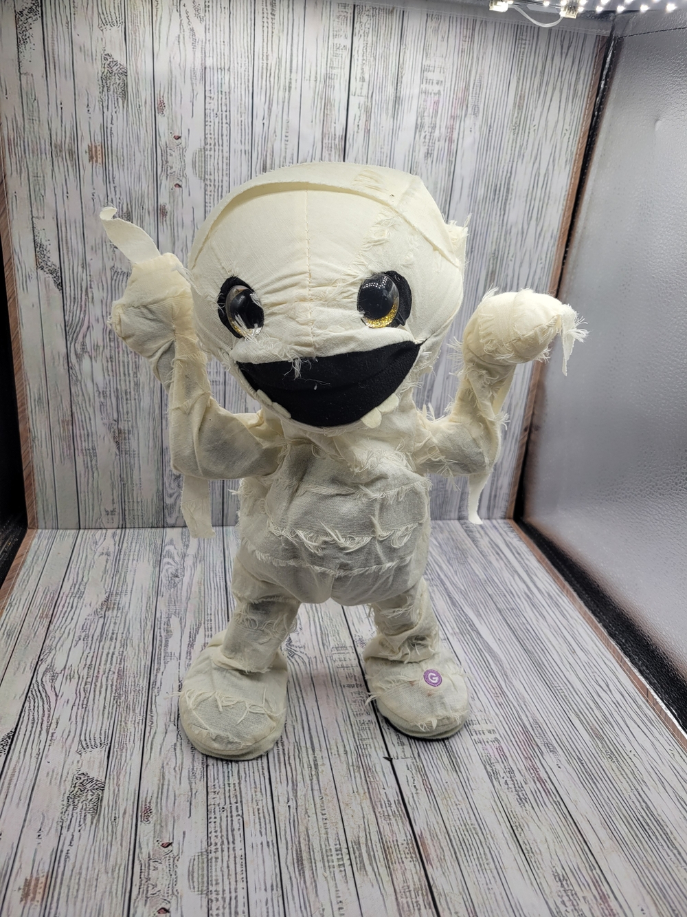 Gemmy Dancing Mummy - Dances To "Walk Like An Egyptian"